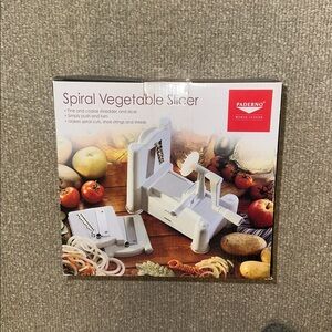 Paderno Spiral Shred & Shoe String Veggie & Fruit Slicer, NWT, Never Used